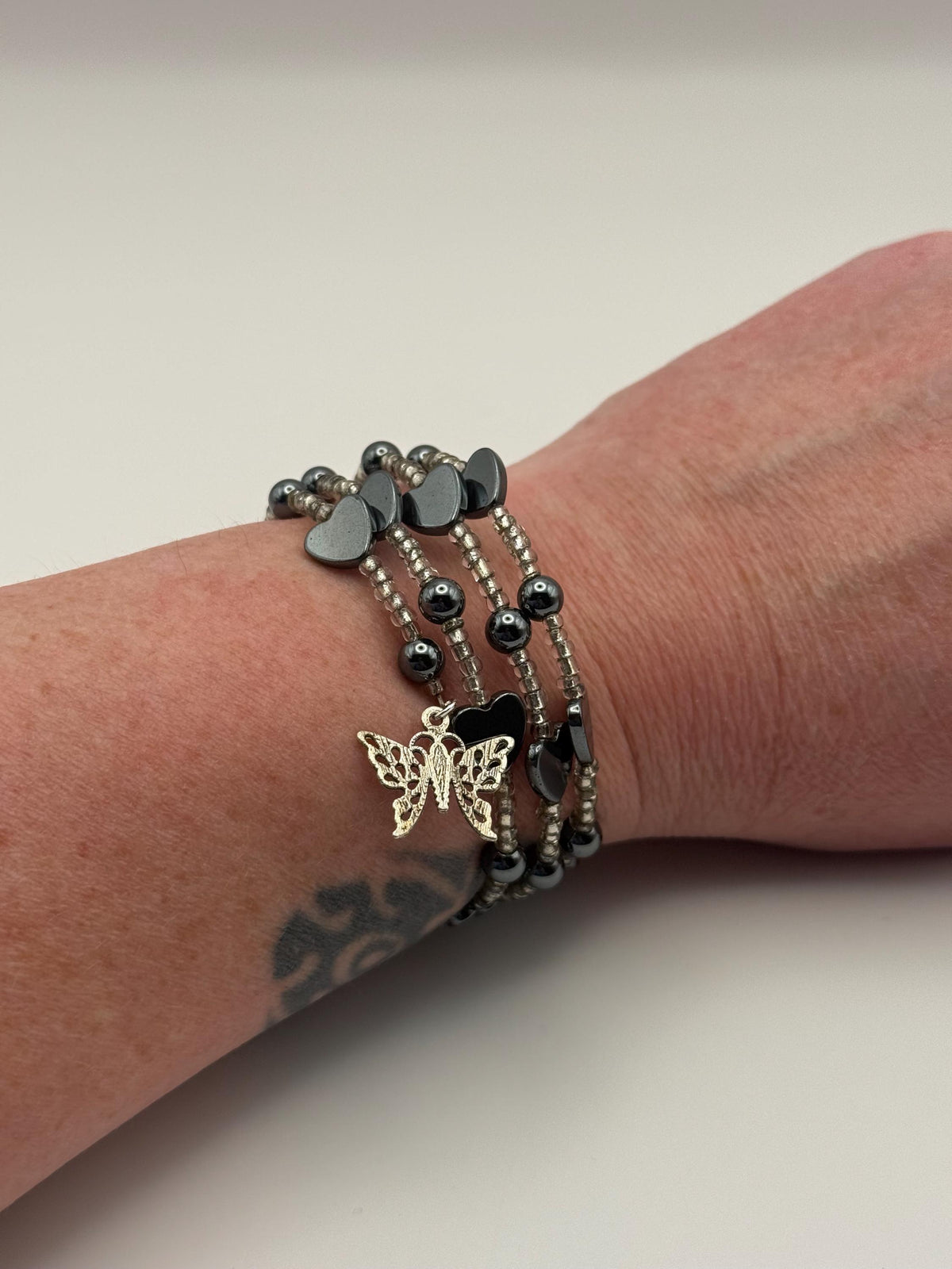 Black Hermatite Heart with silver seed beads memory wire Bracelet